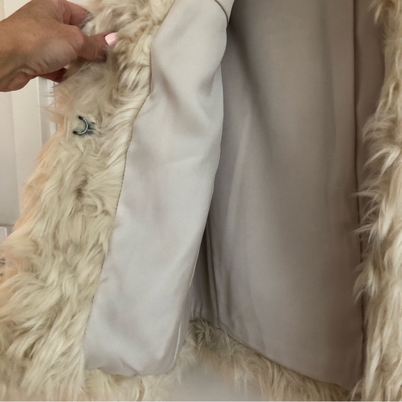 VINCE designer faux fur jacket XS - Picture 8 of 9